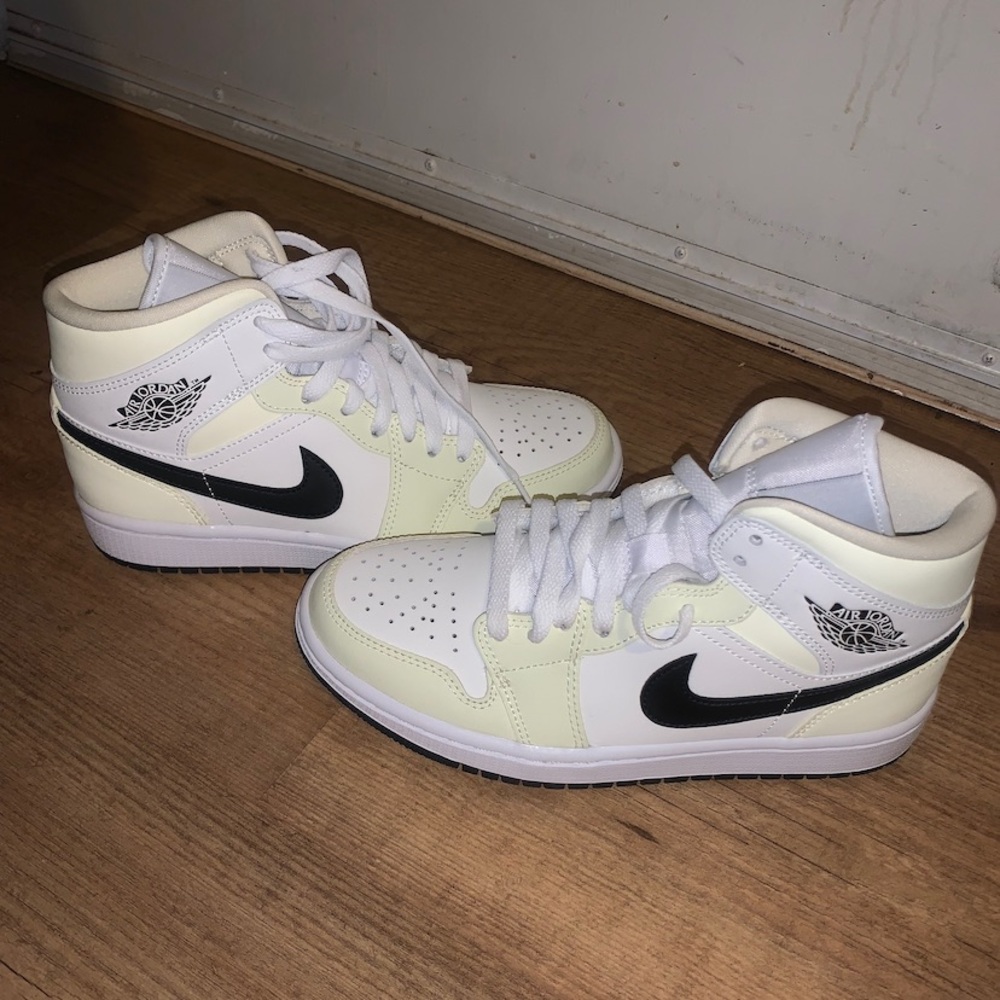 Air Jordan 1 Mid 'Coconut Milk' – Size US 5.5 W